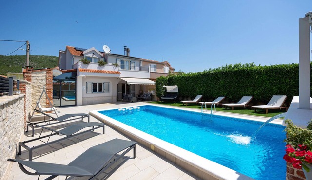 Beautiful home in Sestanovac