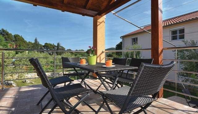 Beautiful home in Sibenik with WiFi
