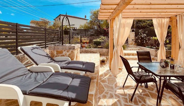 Beautiful home in Sibenik with WiFi