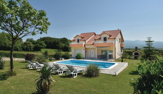 Beautiful home in Sinj