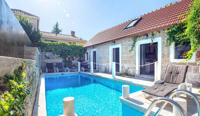 Beautiful home in Sinj