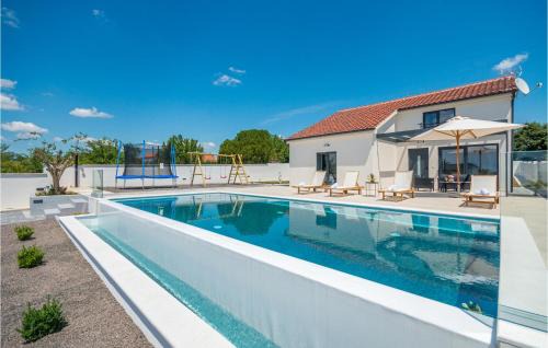 Beautiful Home In Skabrnja