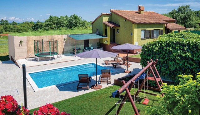 Beautiful home in Skitaca