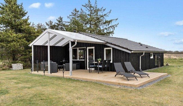 Beautiful home in Skjern with kitchen