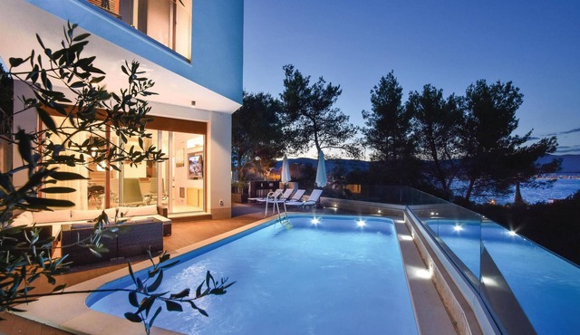 Beautiful home in Slatine