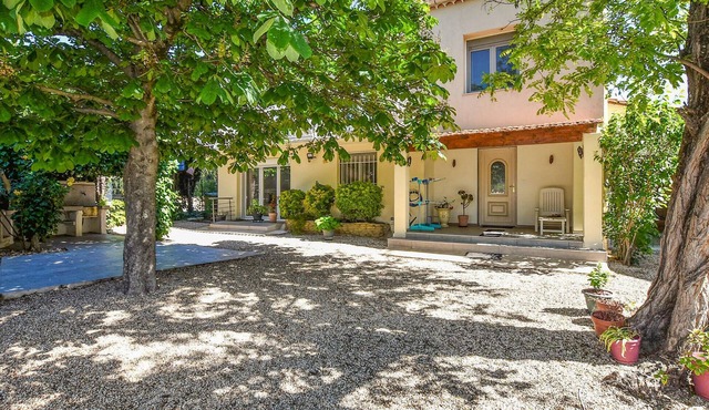 Beautiful home in Sorgues with WiFi