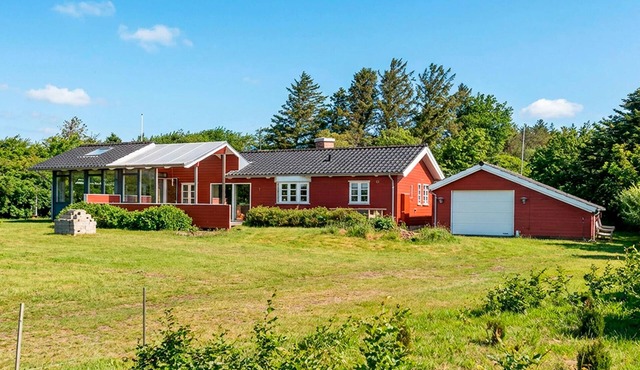 Beautiful home in Spøttrup