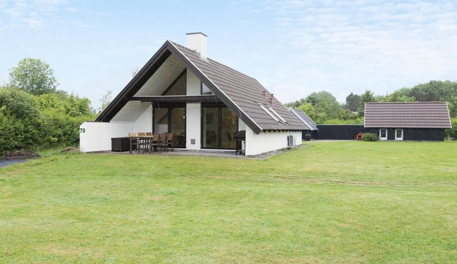 Beautiful home in Spøttrup with kitchen