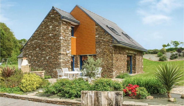 Beautiful Home In St Martin Des Pres