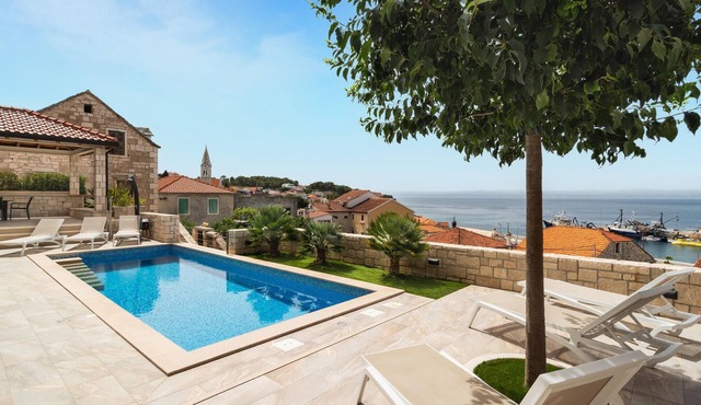 Beautiful home in Sumartin with sauna