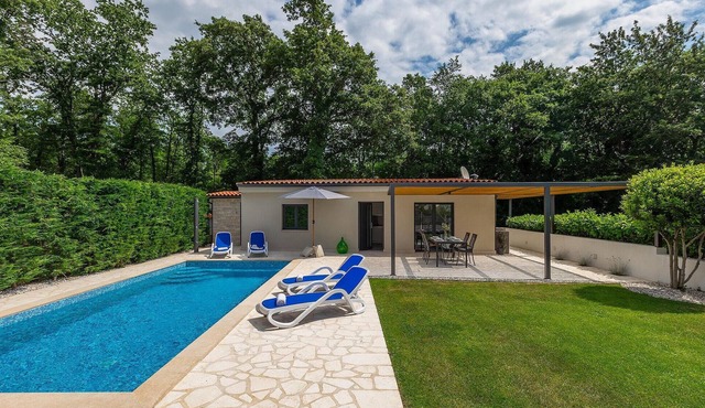 Beautiful home in Sv. Lovrec with WiFi