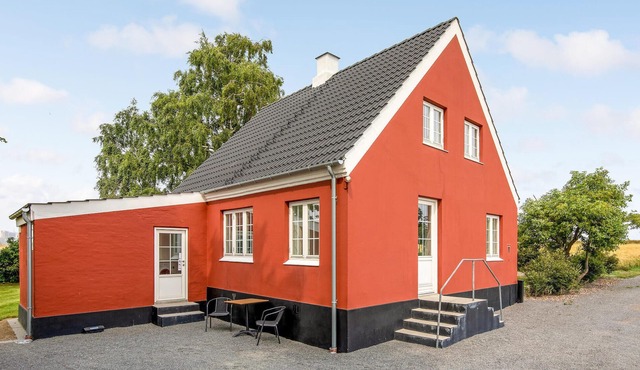Beautiful home in Svaneke with kitchen