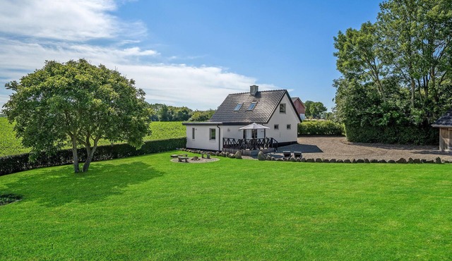 Beautiful home in Sydals with WiFi