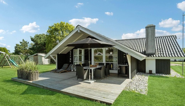 Beautiful home in Sydals with WiFi