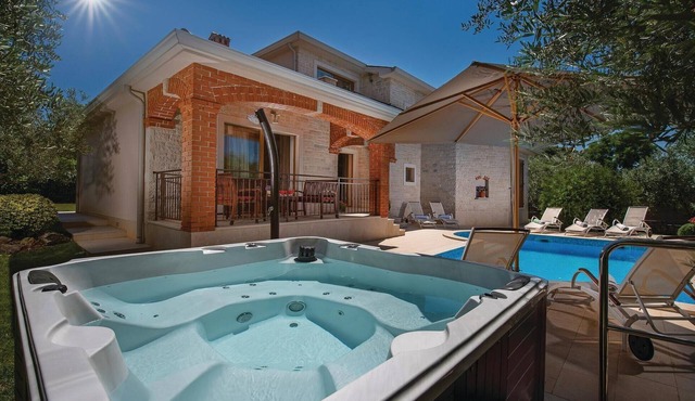 Beautiful home in Tar