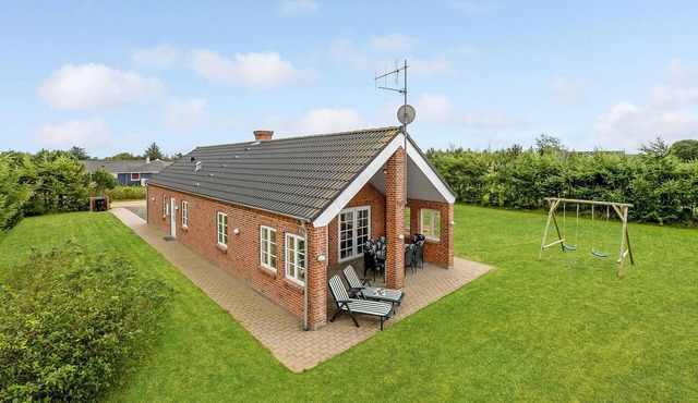 Beautiful home in Tarm with WiFi