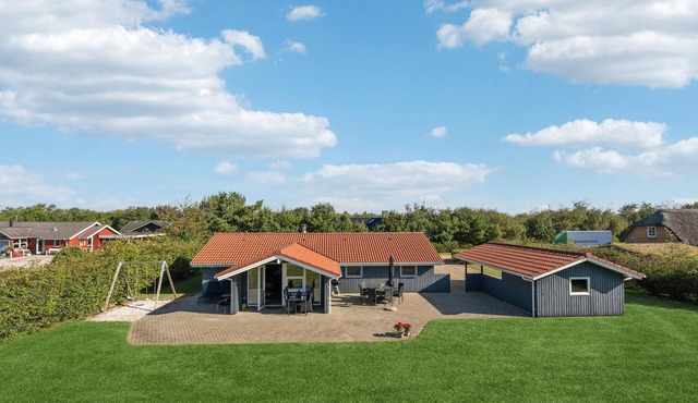 Beautiful home in Tarm with kitchen