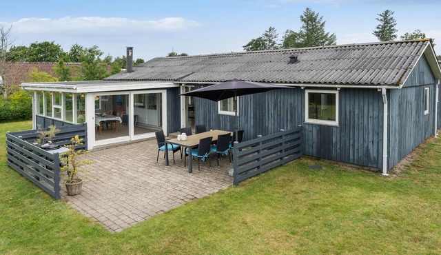 Beautiful home in Tarm with WiFi