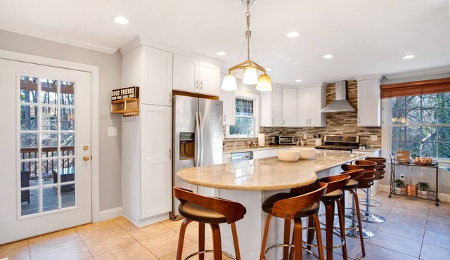 Beautiful home in the heart of Raleigh, perfect blend of convenience & comfort.