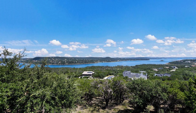 Beautiful Home in the Hollows Resort! Views, 4 Pools, Hill Country Escape!