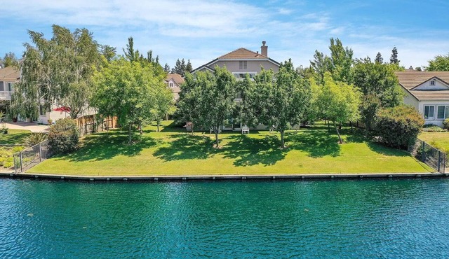 Beautiful home in the quiet community with stunning lake view - One Month Min.