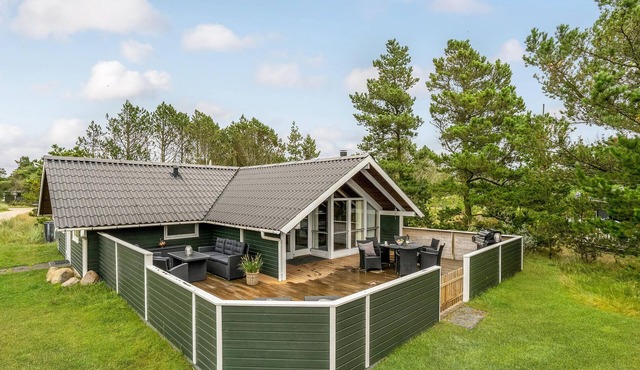 Beautiful home in Thisted with kitchen