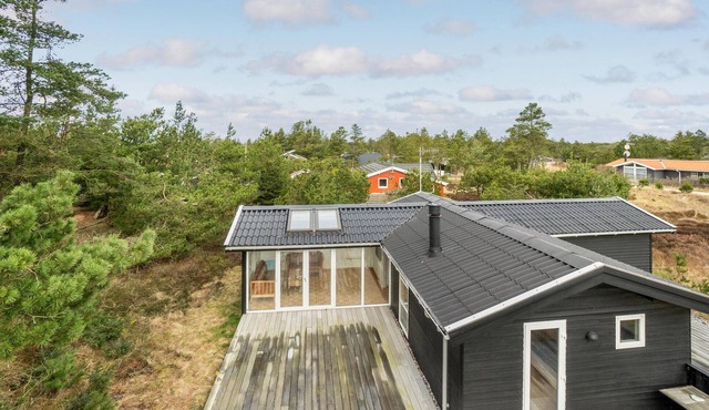 Beautiful home in Thisted with WiFi