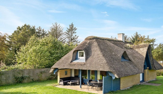 Beautiful home in Thyholm with WiFi