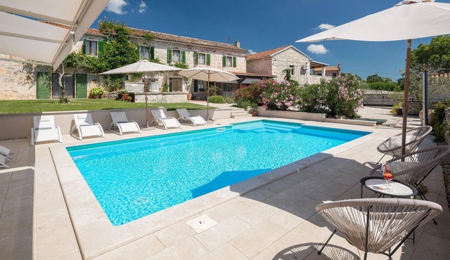 Beautiful home in Tinjan