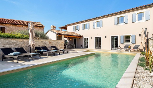Beautiful home in Tinjan