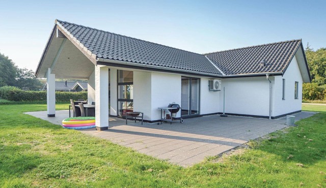 Beautiful home in Toftlund with sauna