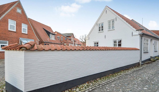 Beautiful home in Tønder with WiFi