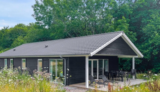 Beautiful home in Tranekær with WiFi