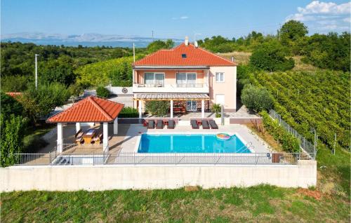 Beautiful Home In Trilj