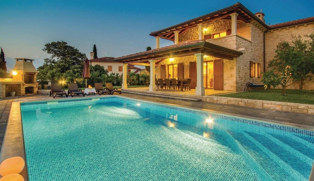 Beautiful home in Turcic