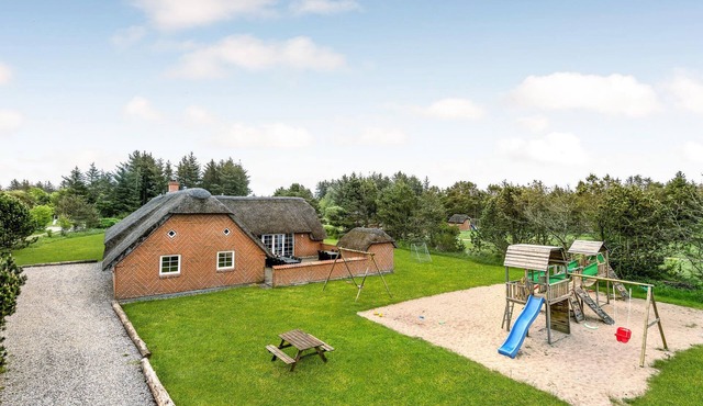 Beautiful home in Ulfborg with WiFi