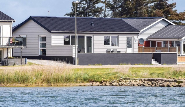 Beautiful home in Ulfborg with WiFi