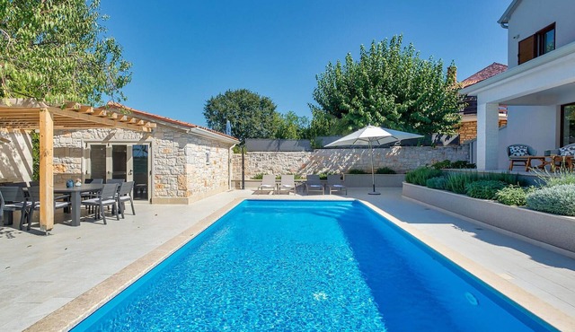 Beautiful home in Umag