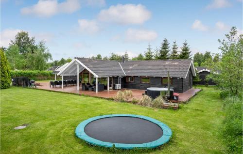 Beautiful Home In Væggerløse With Wifi