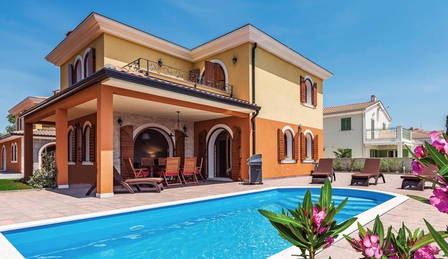 Beautiful home in Vabriga