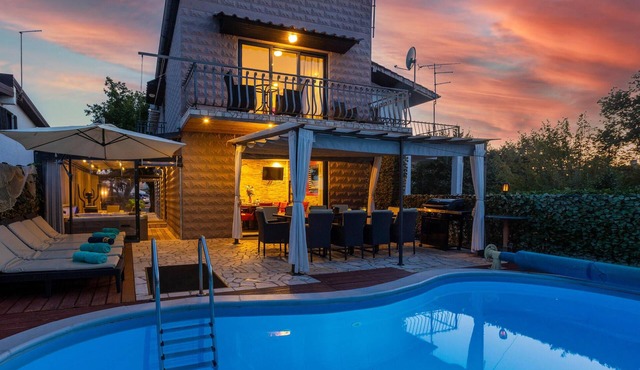 Beautiful home in Vantacici with sauna