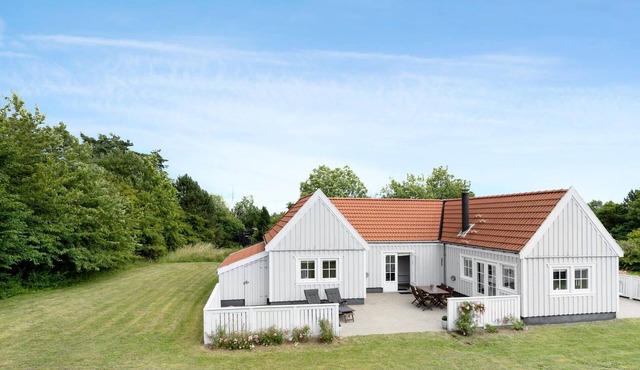 Beautiful home in Vejby with sauna