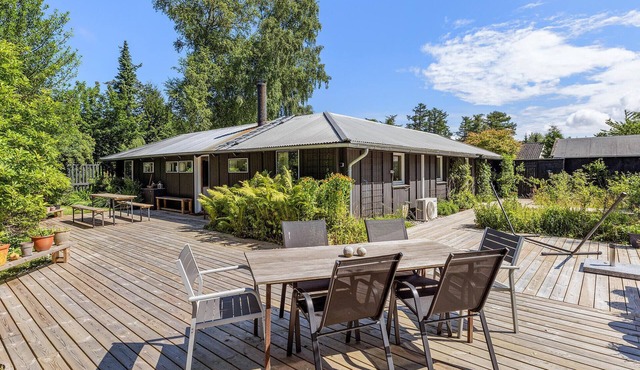 Beautiful home in Vejby with WiFi