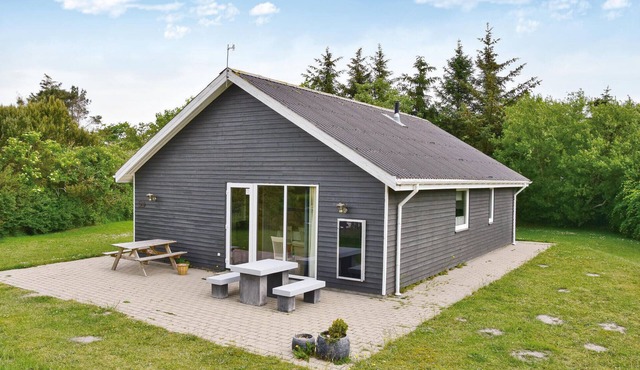 Beautiful home in Vemb with WiFi