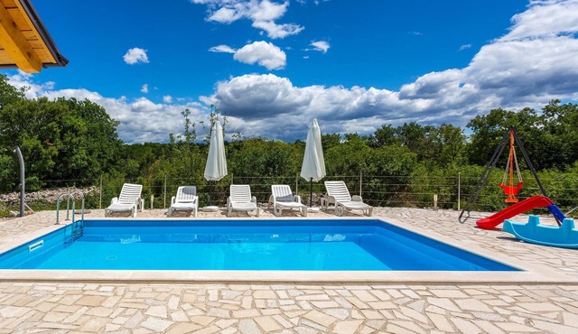 Beautiful home in Viskovo