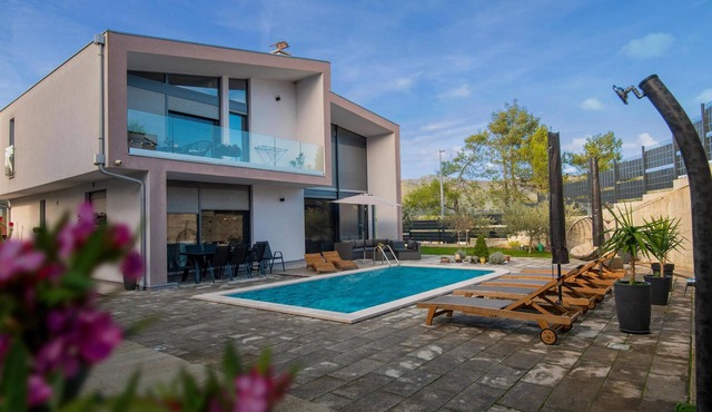 Beautiful home in Vrgorac