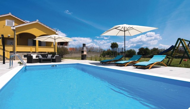 Beautiful home in Vrsi
