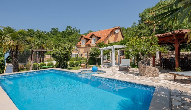 Beautiful home in Zmijavci