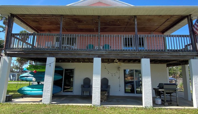 Beautiful Home Located DIRECTLY ON RIVER!