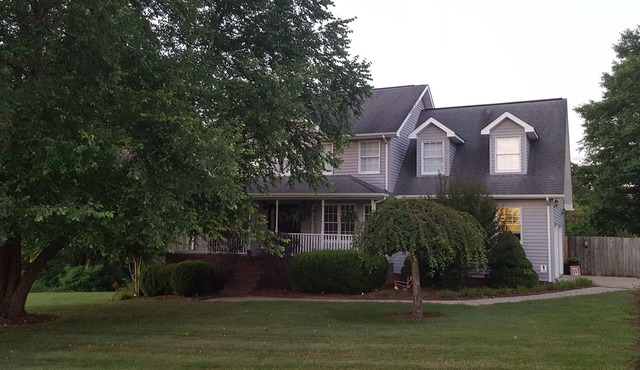 Beautiful Home Located 2.5 miles from Bristol Motor Speedway !